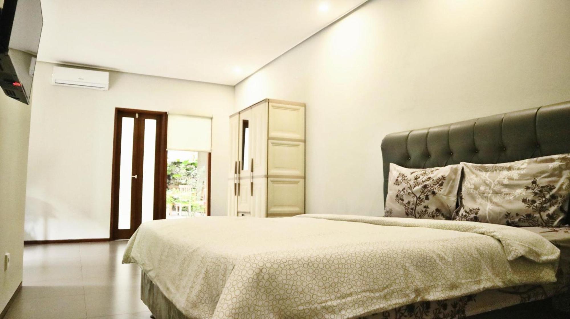 Proven Living Hotel Bandung Exterior photo